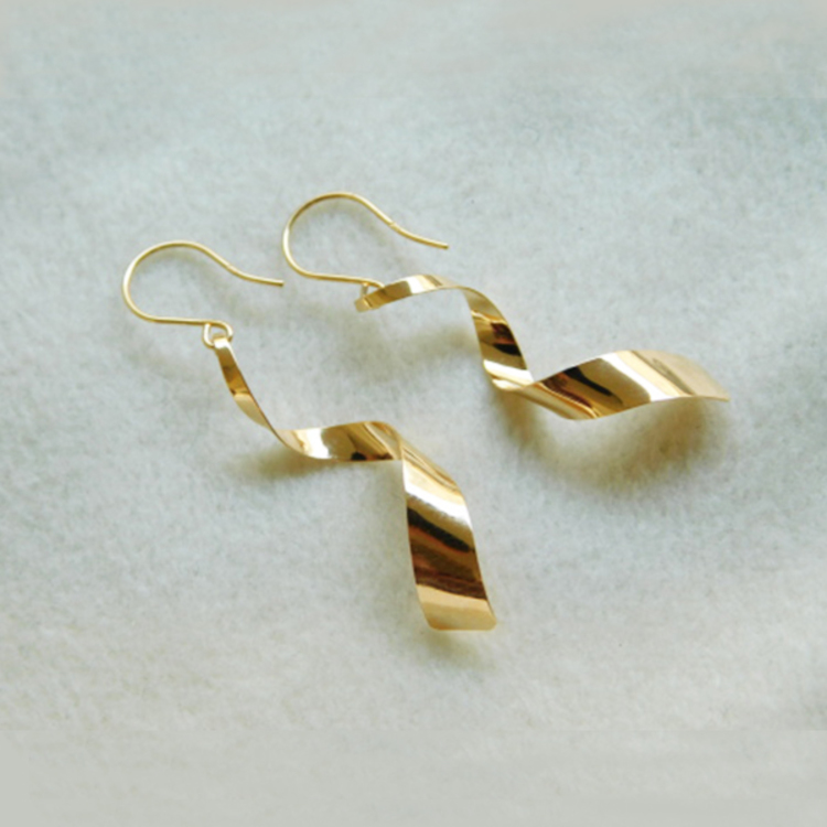 18金イエローゴールド スパイラルデザインピアス ｔｂｓショッピング