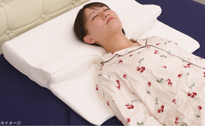 寝具の老舗・西川開発。
1回の放送で1億円を売り上げた(※)新感覚枕。