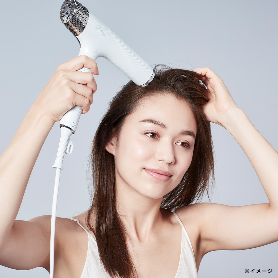 コンパクトなのに驚きのパワー
常識を変えるドライヤー誕生。