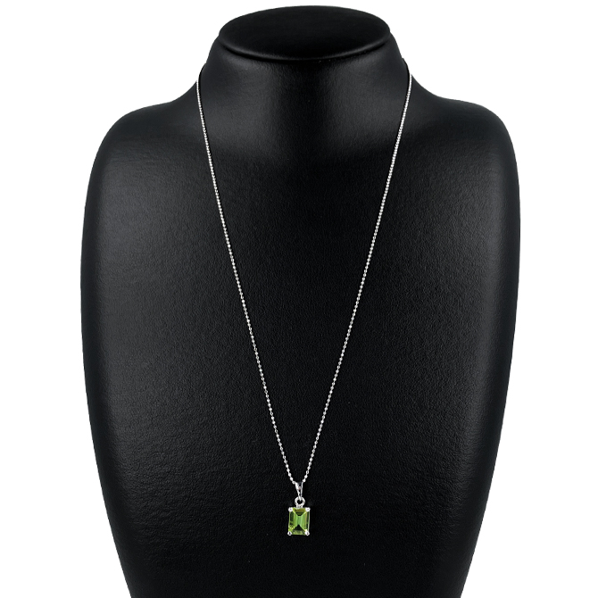 年齢や服装を選ばないため
日常使いから特別な日まで幅広く活躍。