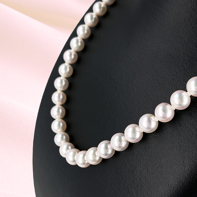 首周りを美しく引き立たせてくれる
長さ約42cmのプリンセスサイズ