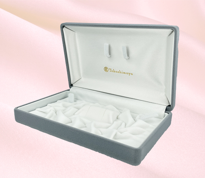 高島屋ロゴ入りケースに入れて、
高島屋保証書を付けてお届けします。