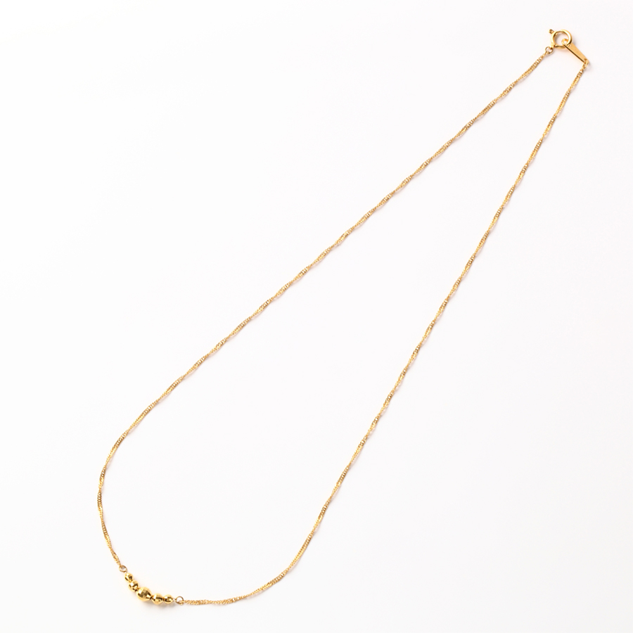 純金ジュエリーだからこその品格と
滑らかな着け心地の純金ネックレス