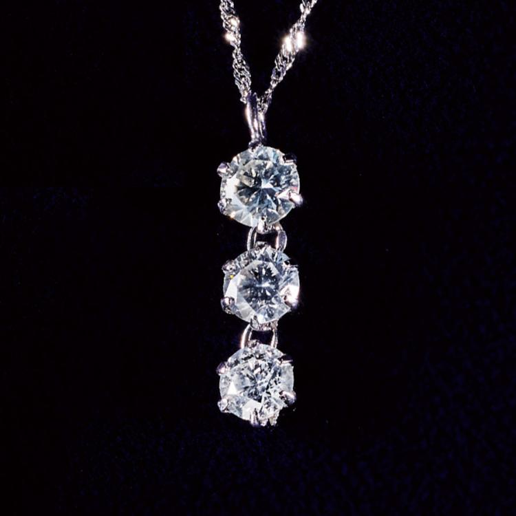 高島屋 純プラチナ台合計0.5ct ダイヤ3ストーンペンダント | TBS